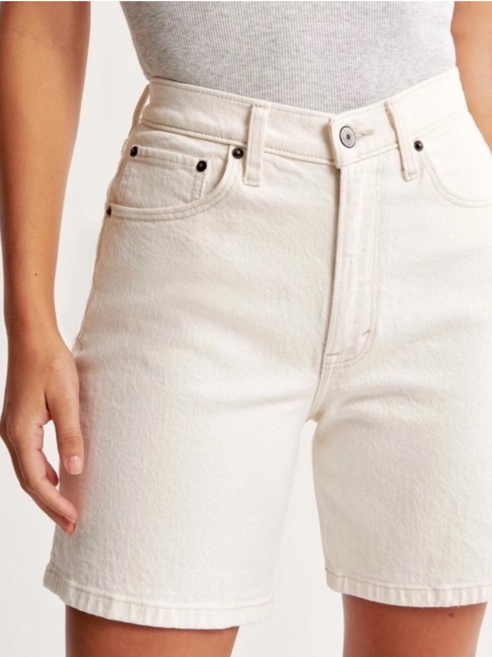 Abercrombie & Fitch Curve Love the 7” Dad Short High Rise